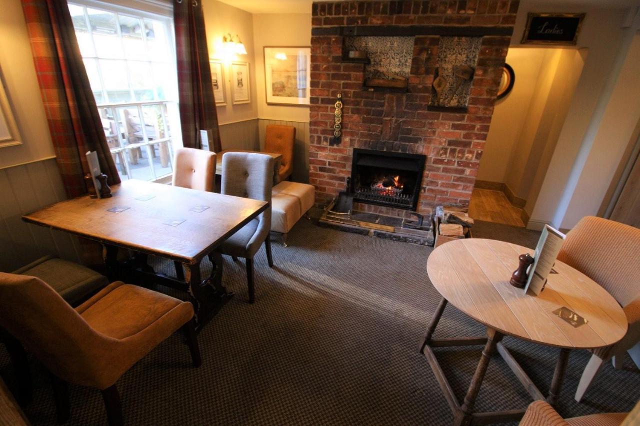 The Carpenters Arms Hotel Newbury  Exterior photo